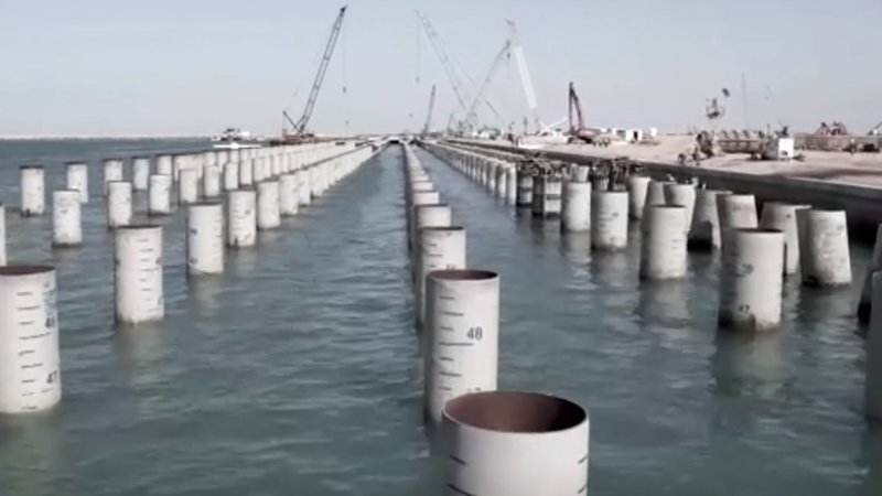 645643