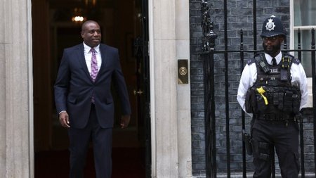 Bretania-O-neos-YPEX-Nteibint-Lami-zita-katapausi-tou-puros-sti-Gaza