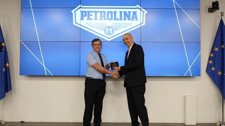 ΠΕΤΡΟΛΙΝΑ