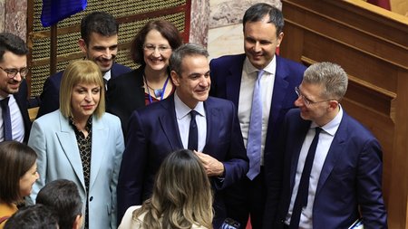 vouli-mitsotakis-arthrou
