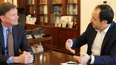 προεδρος στιουαρτ