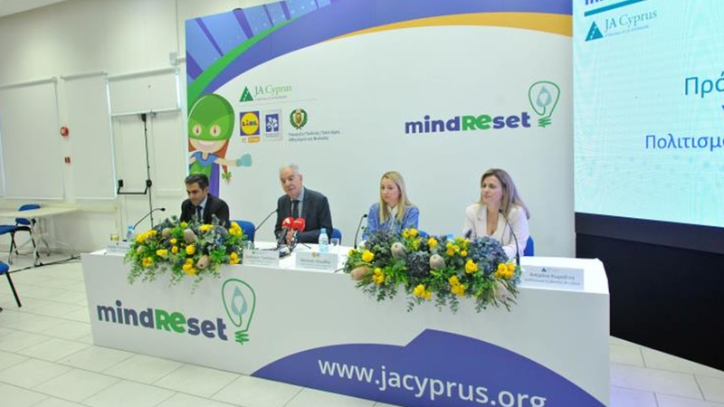 740e7051-ef9a-442f-8218-e06c6e632ede.jpg