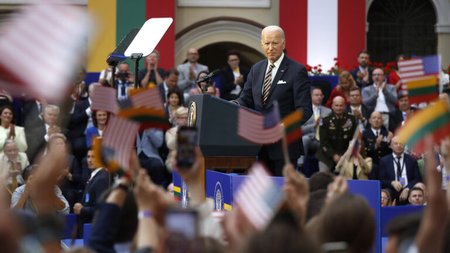 AP23193637358675-768x512