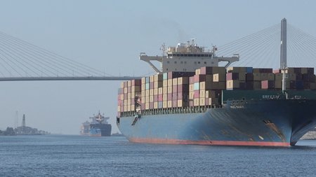 2023-12-19T191005Z_2103398305_RC2I05AU5OSG_RTRMADP_5_ISRAEL-PALESTINIANS-SHIPPING-COMPANIES