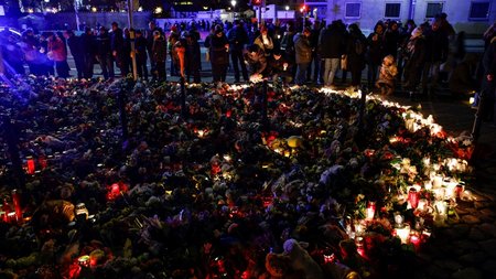 2024-12-23T175218Z_1612707538_RC25VBAAZC1V_RTRMADP_5_GERMANY-SECURITY-AFD