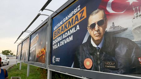 2023-05-26T142136Z_706537218_RC2E61AT1CHD_RTRMADP_5_TURKEY-ELECTION-1024x705