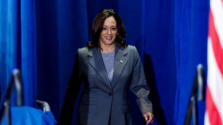 kamala-harris-dorees