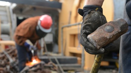 working-1024382_1920_1400x700