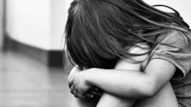 SEXOYALIKI-KAKOPOIHSH12