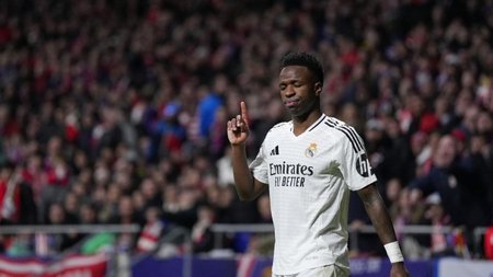 Vinicius-wags-finger
