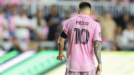 230725064833-01-messi-miami-jersey-kit