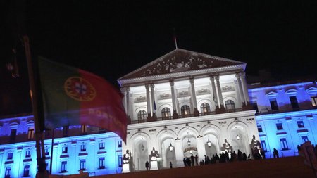 AP23284746379610-768x512