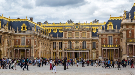 versailles_tourists