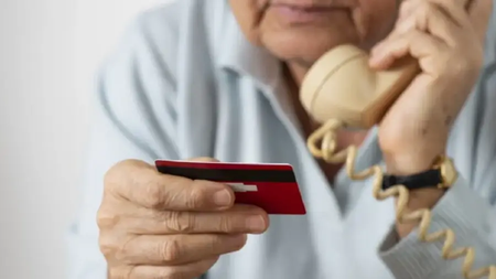 prosoxi-nea-tilefoniki-apati-768x461-1