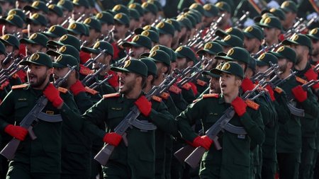 revolutionary_guard_parade