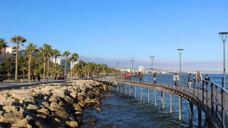 molos-limassol-park-sea-palms-seafront-bridgejpg