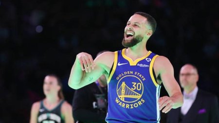 indianapolis-indiana-stephen-curry-of-the-golden-state-warriors-participates-in-a-3-point[1]
