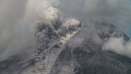 2023-03-11T093811Z_1523045786_RC2LRZ9DTNP0_RTRMADP_5_INDONESIA-VOLCANO