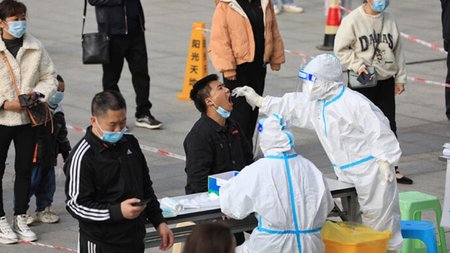 2021-10-25T022217Z_1462304852_RC2JFQ9KR0TD_RTRMADP_3_HEALTH-CORONAVIRUS-CHINA-1-768x480