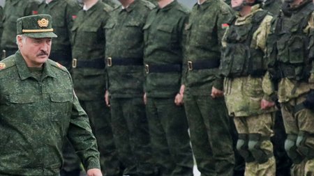 Alexander-Lukashenko-troops