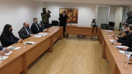b1305ae1-82a3-4d4b-ba0a-3e2f8704c40b.jpg