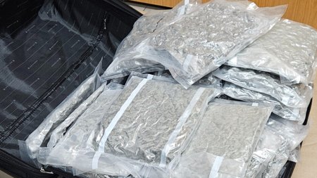 ΥΚΑΝ-Κατάσχεση-Κάνναβης-19-κιλών-18.01.2025-Αεροδρόμιο-Λάρνακας-940x780