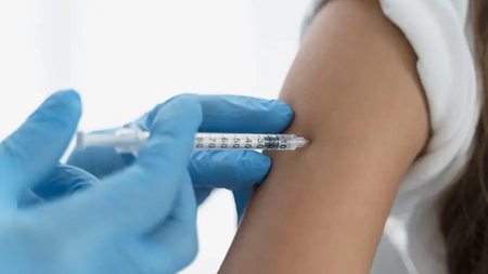 theodoros-kafasis-genikos-iatros-neo-emvolio-rsv-dosologia-sistaseis-emvoliasmoy-ellada