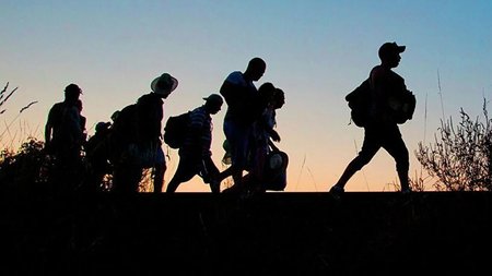 metanastes-prosfyges-pezoi