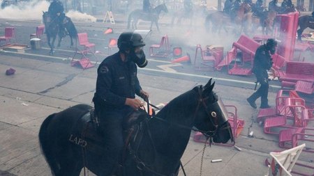 2025-06-09T034926Z_1783431799_RC2RYEAUCB0J_RTRMADP_5_USA-MIGRATION-PROTEST-LOS-ANGELES-1200x800