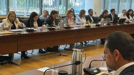 07b9b7d4-4170-4b1b-8dbe-474a612c0e15