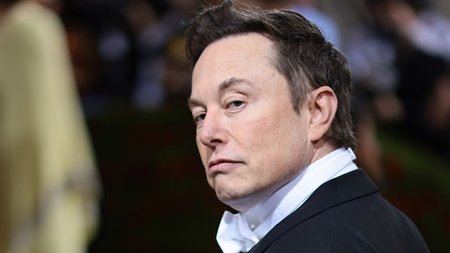 221203202608-elon-musk-file-120322