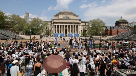 2024-04-29T231820Z_248321618_RC2HG7A7E47E_RTRMADP_5_ISRAEL-PALESTINIANS-USA-PROTESTS-COLUMBIA