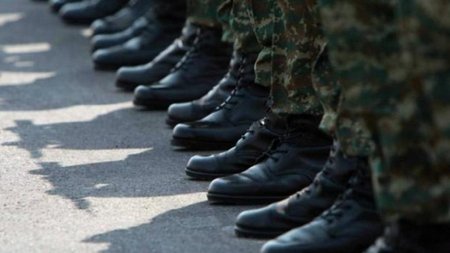 στρατεύσιμους_0