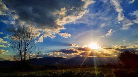 καιρός ηλιος ηλιοφάνεια συννεφα