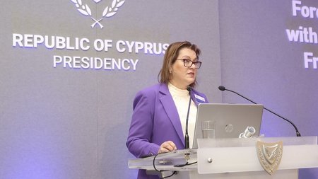 ΑΘΗΝΑ ΜΙΧΑΗΛΙΔΟΥ ΕΠΕΝΔΥΤΕΣ